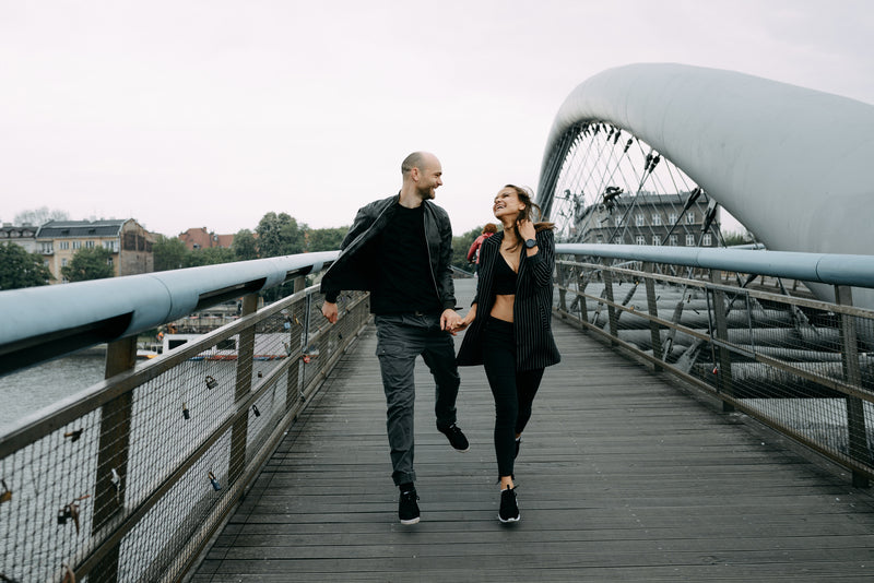 Red Flags and Green Lights: Identifying Healthy and Unhealthy Relationship Signs